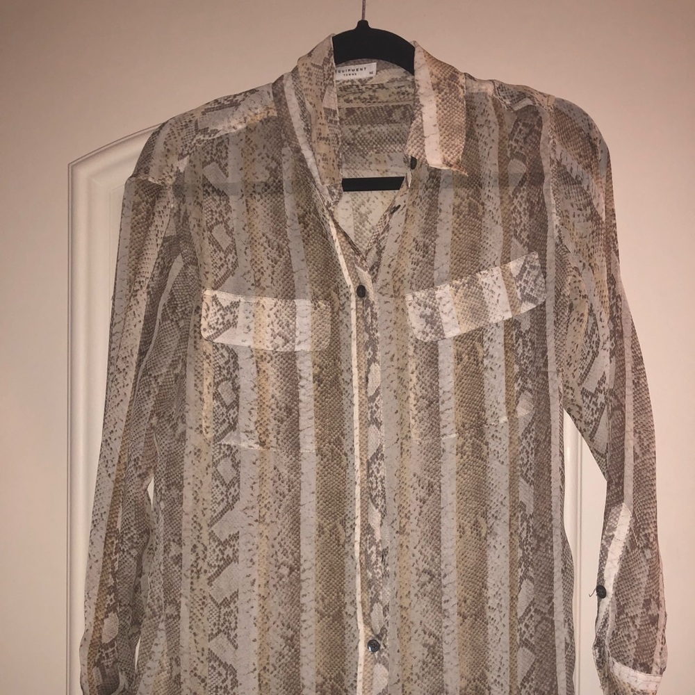 Equipment snakeskin top!